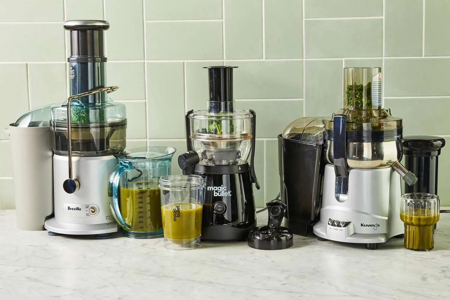 Two glasses of juice showing the superior color retention of a masticating juicer.